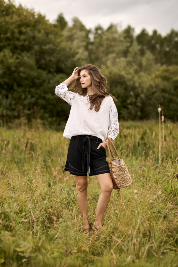 Linee stuttbuxur - Daría